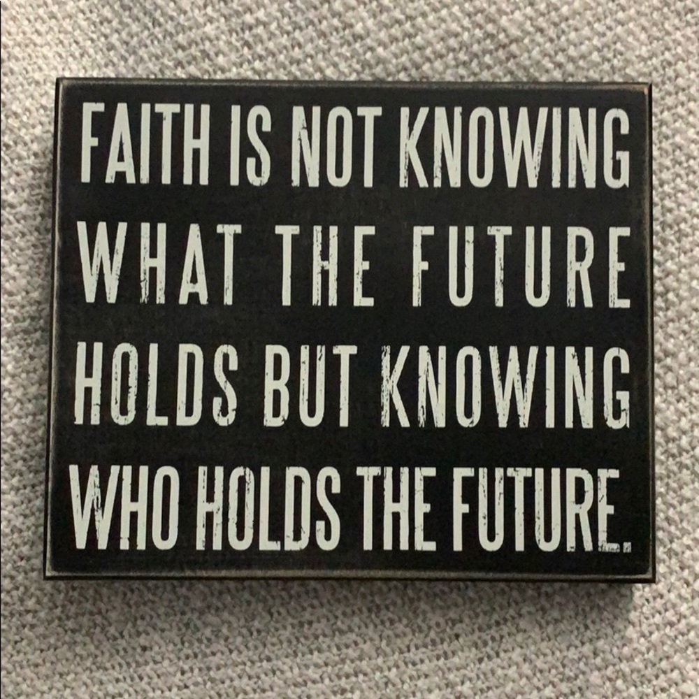 NWT Francescas Faith Box Sign 🖤